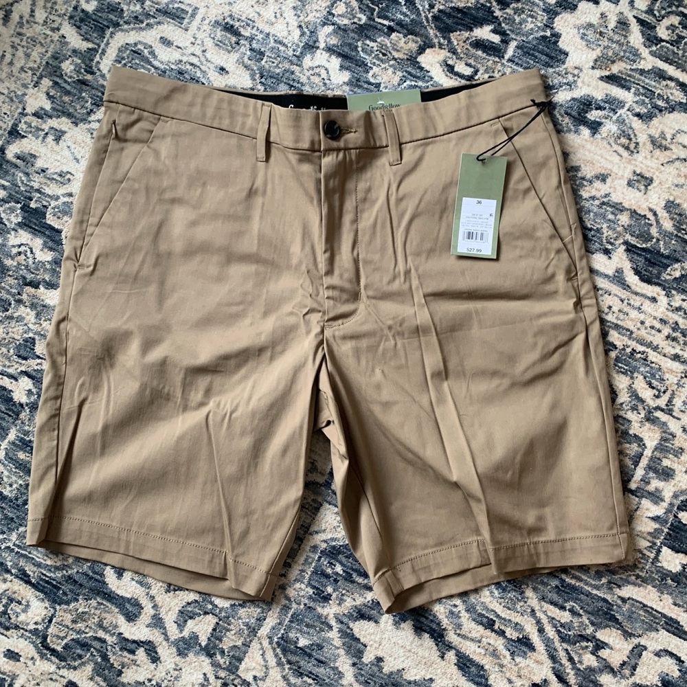 NWT Men’s tan shorts